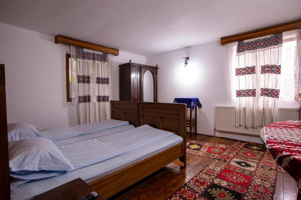 Surasul Muntelui Apartment Dragoslavele Luaran gambar